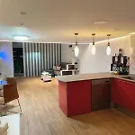 Loft Con Jacuzzi Y Piscina דירה